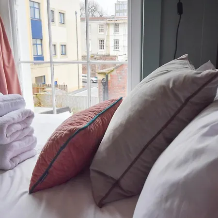 Dazzling 1 Bed In Clifton