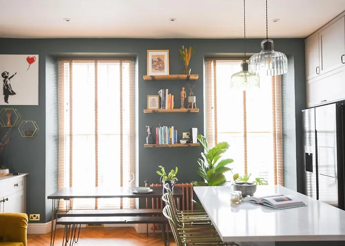 Dazzling 1 Bed In Clifton Bristol