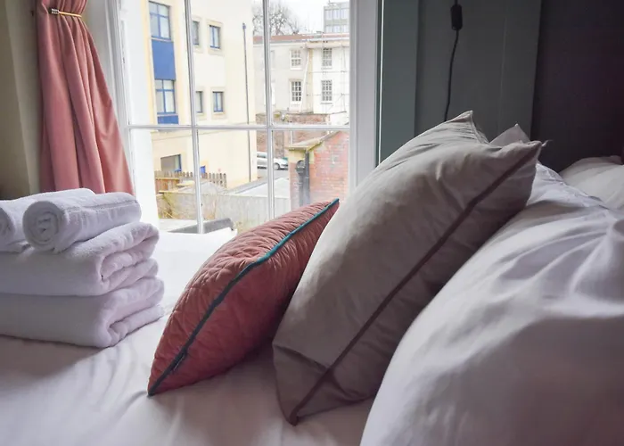 Dazzling 1 Bed In Clifton