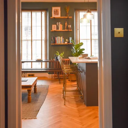 Dazzling 1 Bed In Clifton Apartment